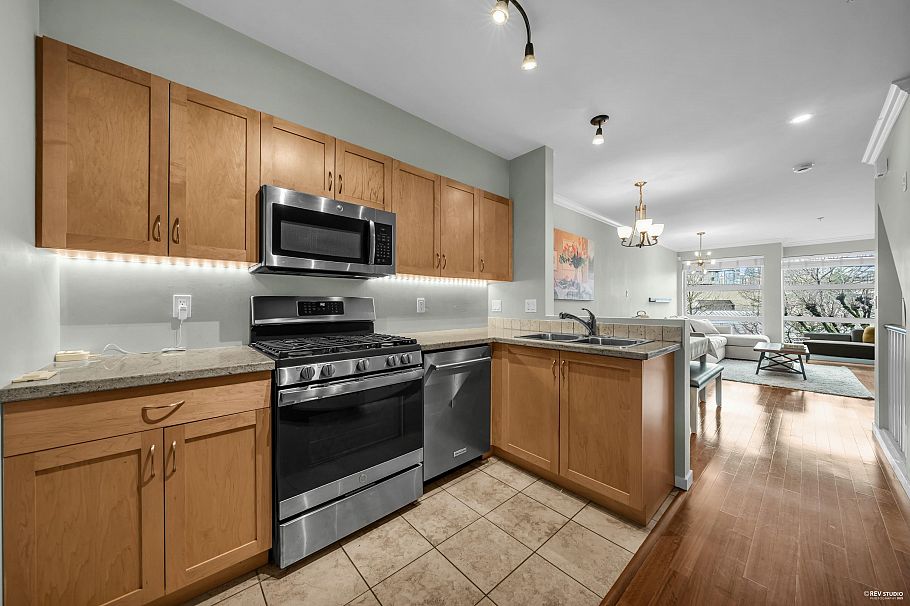 30 638 W 6th Avenue Vancouver, BC - 8