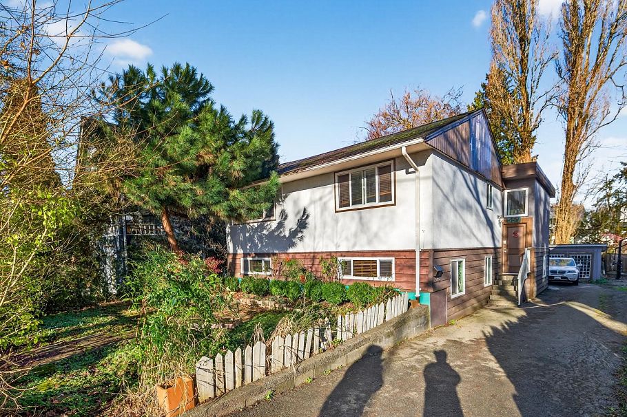 557 E 21st Avenue Vancouver, BC - 1