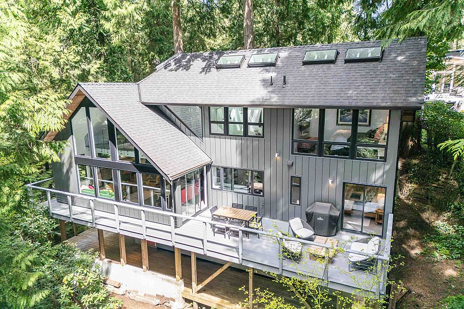 1197 Tall Tree Lane North Vancouver, BC - 1