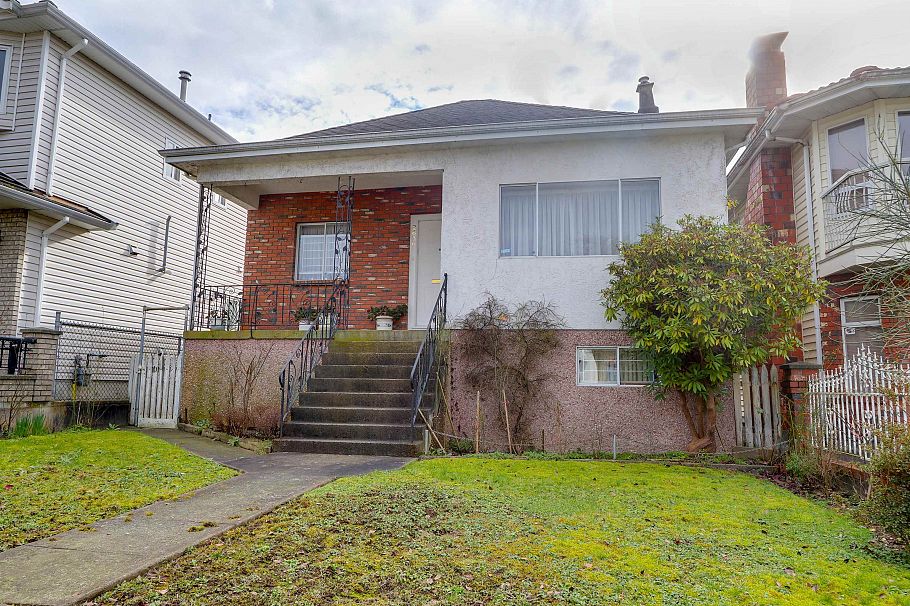 2636 Triumph Street Vancouver, BC - 1