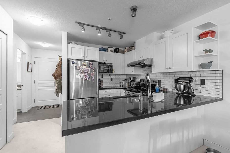 305 4550 Fraser Street Vancouver, BC - 7