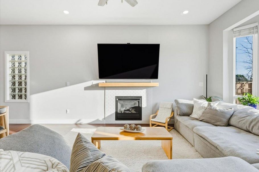 318 E Keith Road North Vancouver, BC - 7