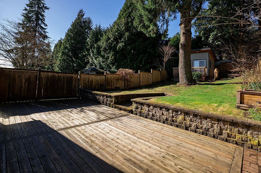 3015 Royal Avenue North Vancouver, BC - 24