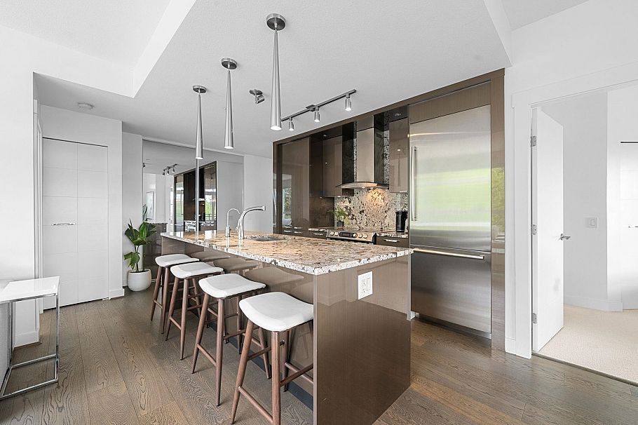 218 733 W 14th Street North Vancouver, BC - 6