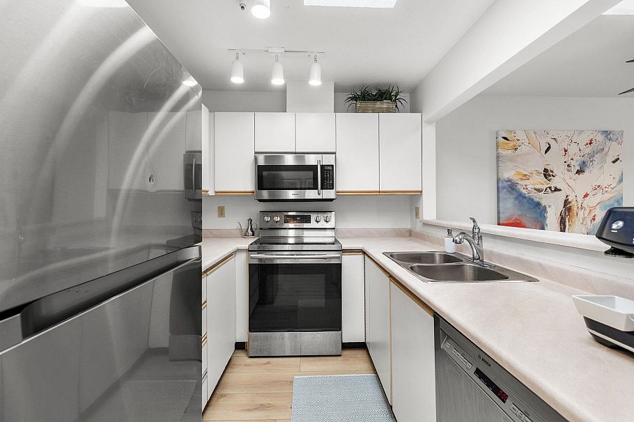 407 1950 E 11th Avenue Vancouver, BC - 13