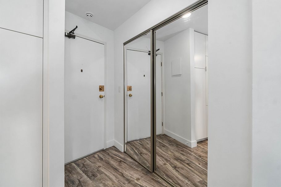 104 2910 Ontario Street Vancouver, BC - 5