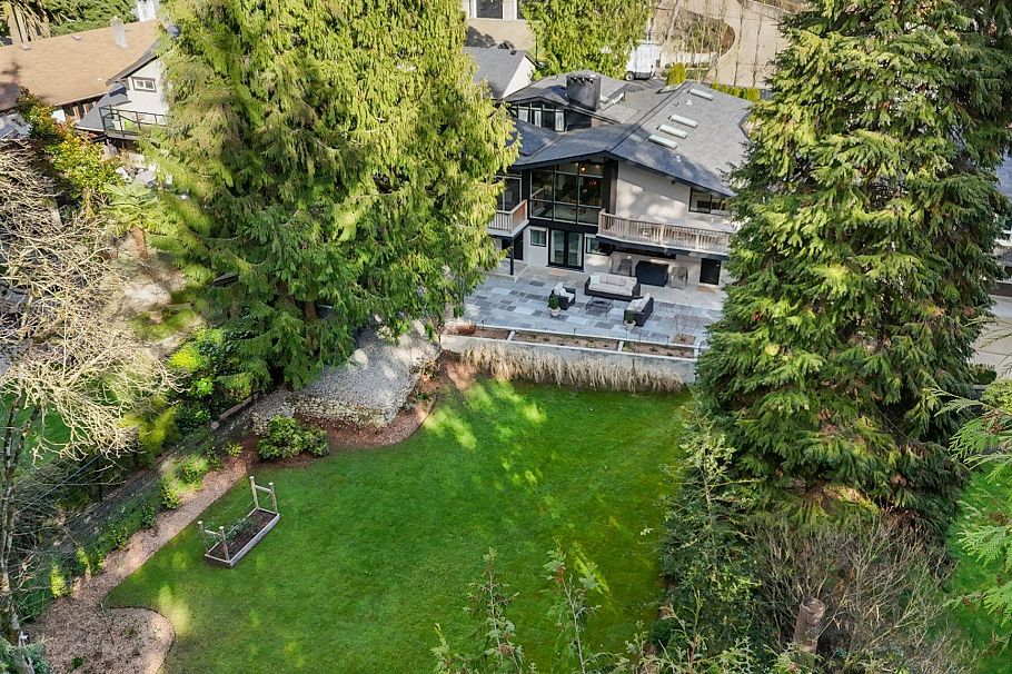 4777 Mapleridge Drive North Vancouver, BC - 32