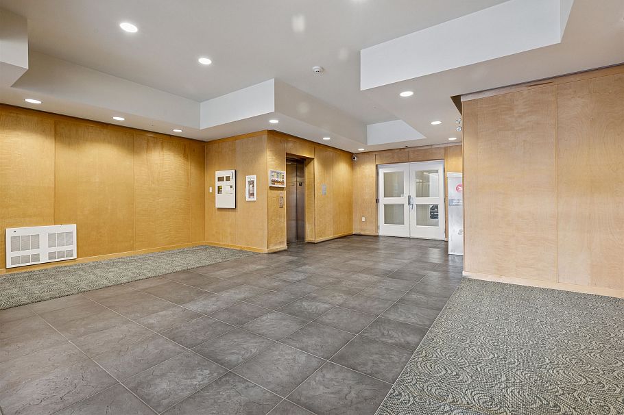 311 122 E 3rd Street North Vancouver, BC - 23