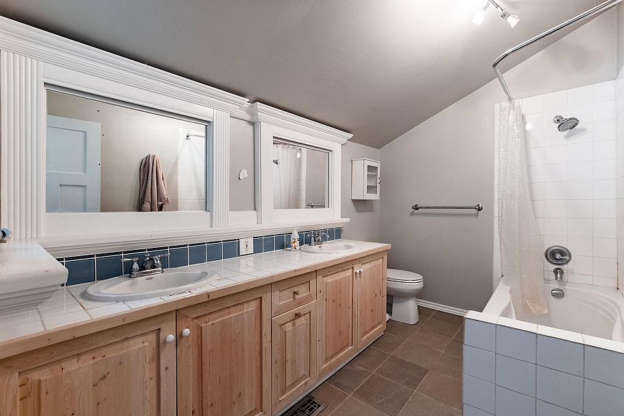 3015 Royal Avenue North Vancouver, BC - 15