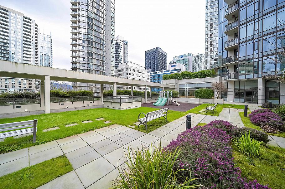 303 1211 Melville Street Vancouver, BC - 27