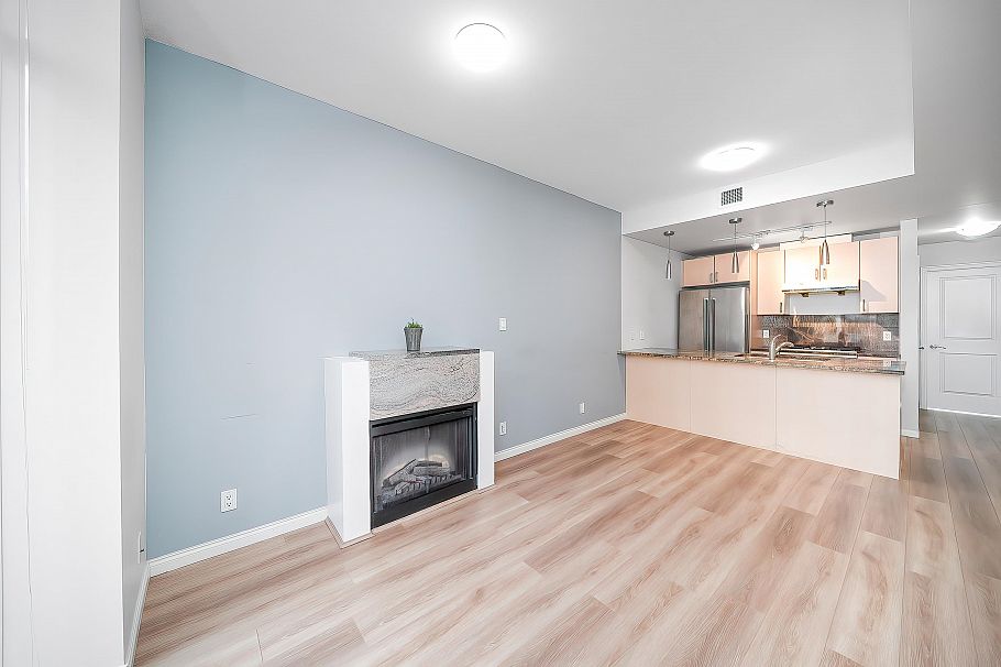 303 1211 Melville Street Vancouver, BC - 3