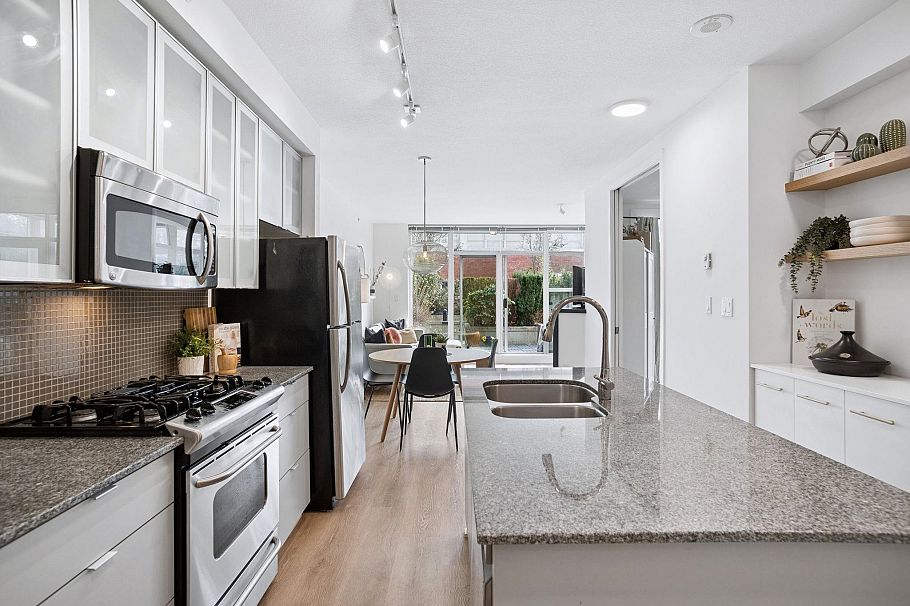 203 298 E 11th Avenue Vancouver, BC - 14