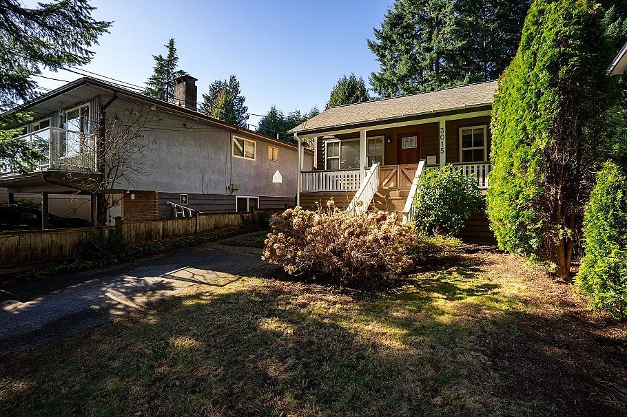 3015 Royal Avenue North Vancouver, BC - 3