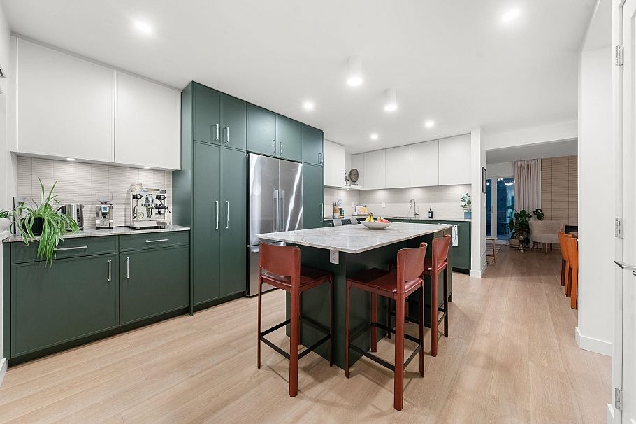 34 1910 Cedar Village Crescent North Vancouver, BC - 3