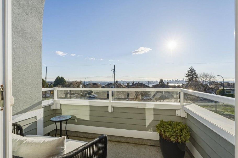 318 E Keith Road North Vancouver, BC - 23