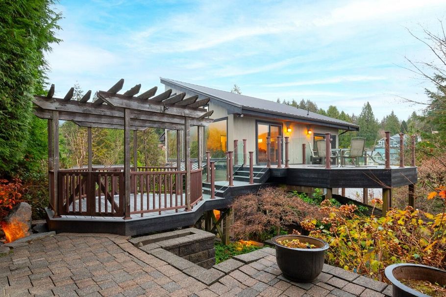 1605 Lockehaven Road North Vancouver, BC - 34