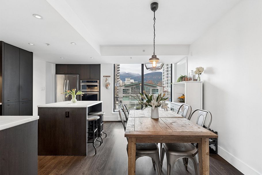 303 150 W 15th Street North Vancouver, BC - 10