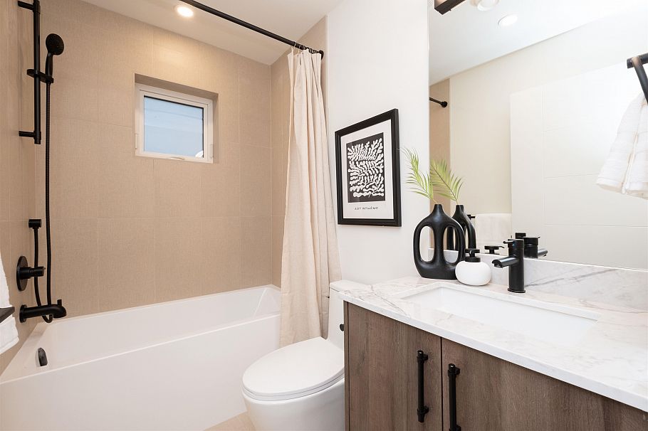 3 2667 E Pender Street Vancouver, BC - 17