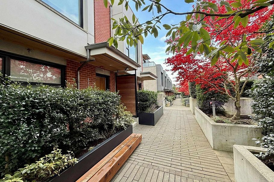 5458 Oak Street Vancouver, BC - 1