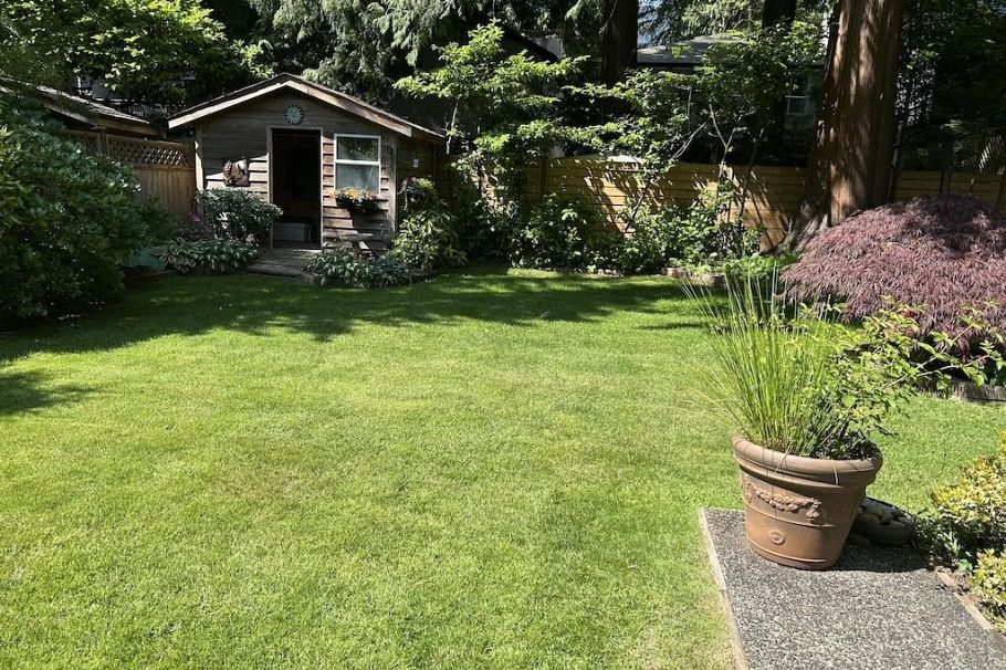 1168 Canyon Boulevard North Vancouver, BC - 35