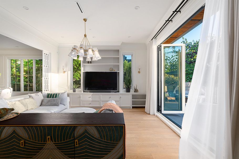 6005 Alma Street Vancouver, BC - 5