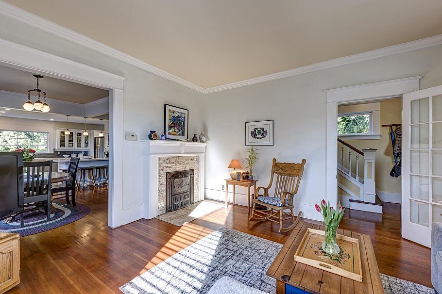 3039 St. Georges Avenue North Vancouver, BC - 5