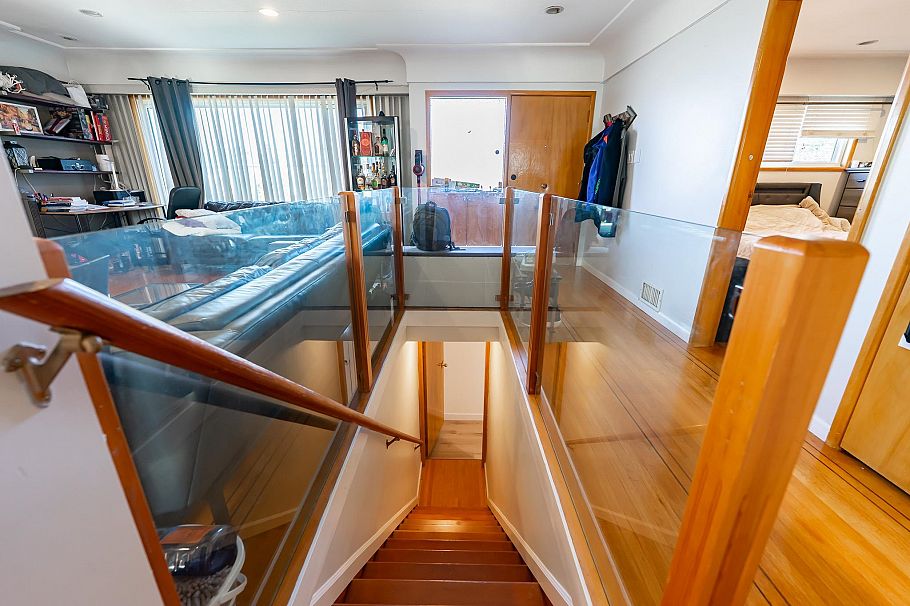 3654 E 25th Avenue Vancouver, BC - 19