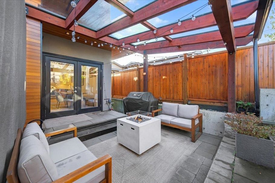 2 252 E 19th Street North Vancouver, BC - 24