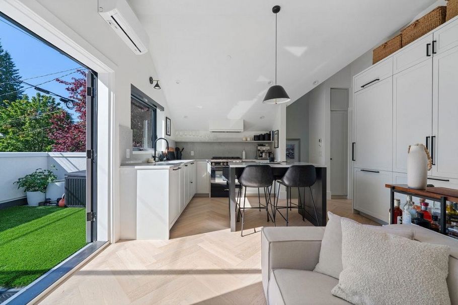 4921 Larch Street Vancouver, BC - 2