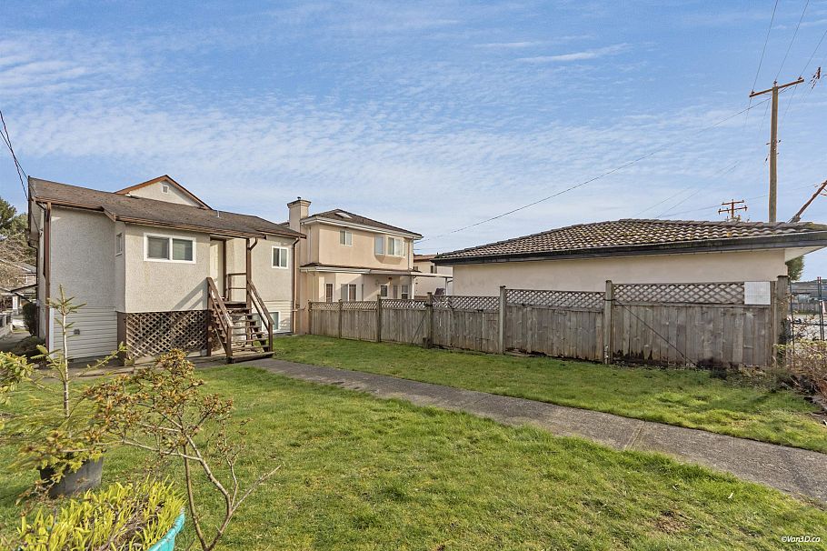 5871 Argyle Street Vancouver, BC - 26