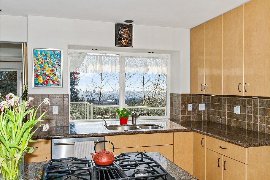 3866 Michener Way North Vancouver, BC - 11