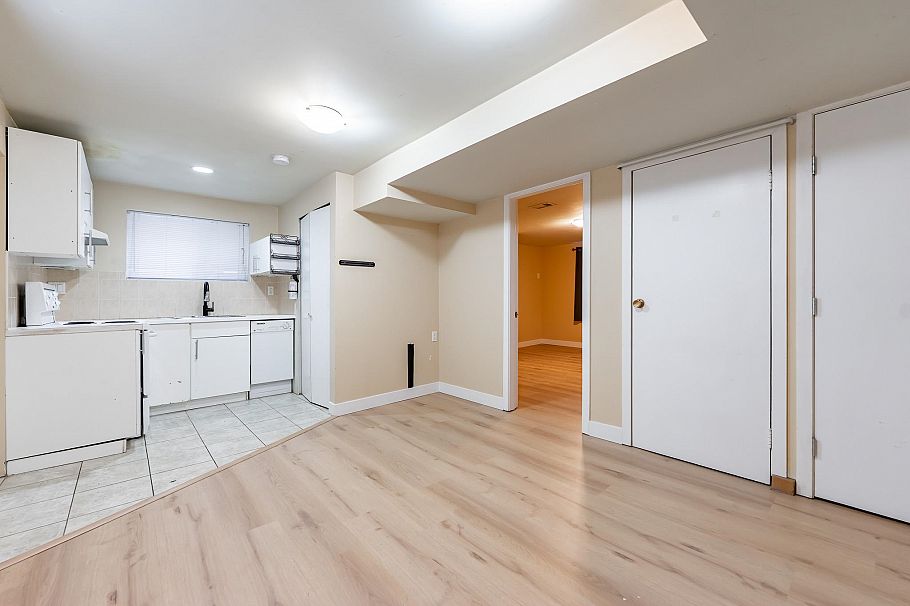 3654 E 25th Avenue Vancouver, BC - 28