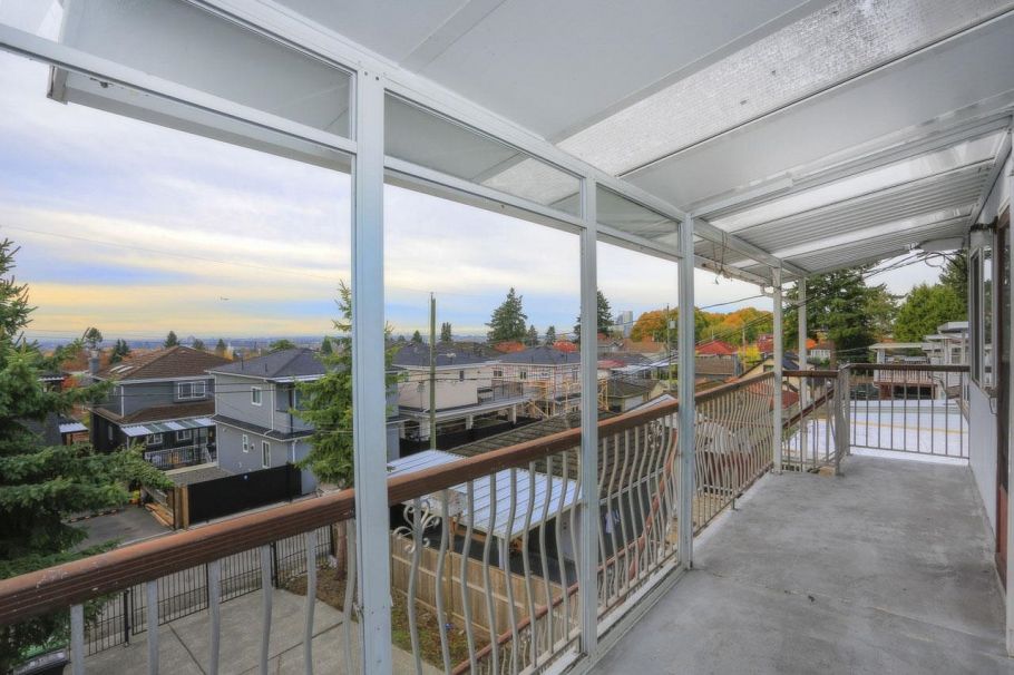 448 E 59th Avenue Vancouver, BC - 4