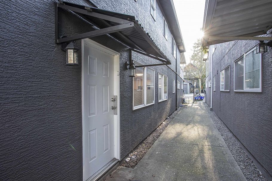 1278 E 13th Avenue Vancouver, BC - 24