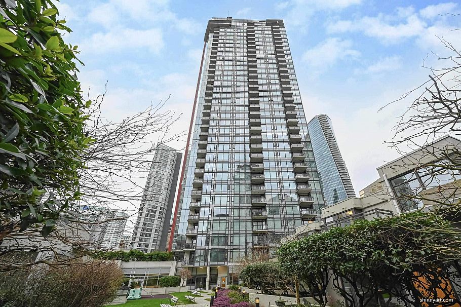 303 1211 Melville Street Vancouver, BC - 1