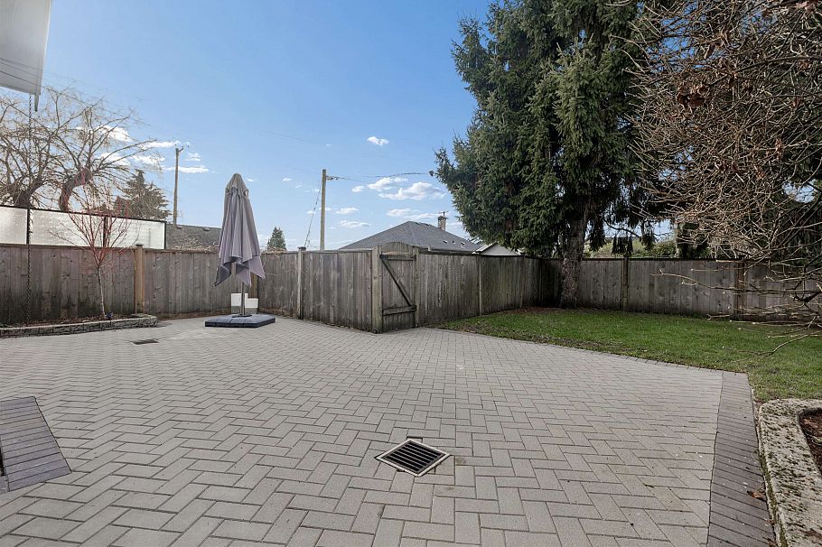 1425 William Avenue North Vancouver, BC - 38