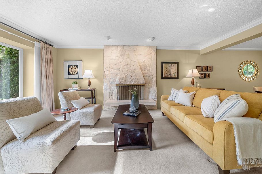 1168 Canyon Boulevard North Vancouver, BC - 2