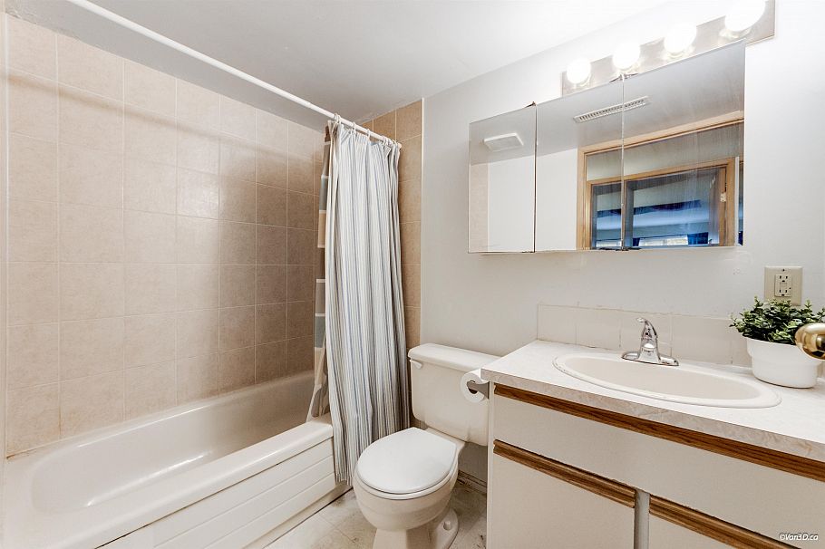 5871 Argyle Street Vancouver, BC - 21