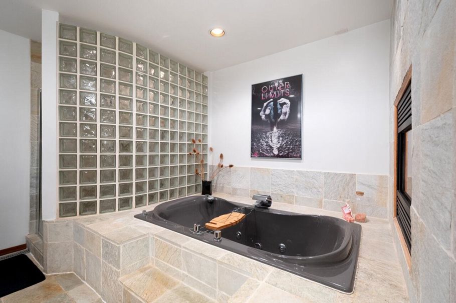 1605 Lockehaven Road North Vancouver, BC - 19