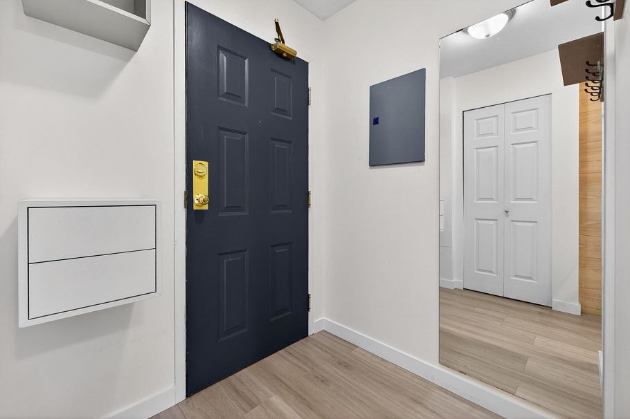 310 1099 E Broadway Vancouver, BC - 2