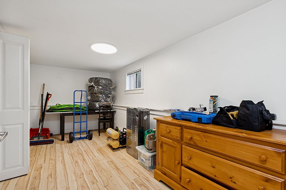 1425 William Avenue North Vancouver, BC - 33