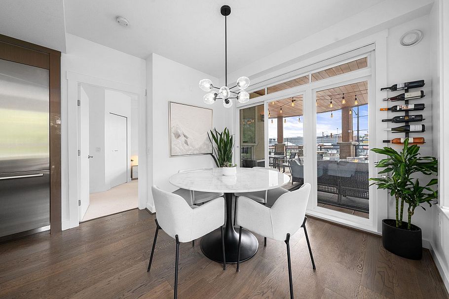 218 733 W 14th Street North Vancouver, BC - 3