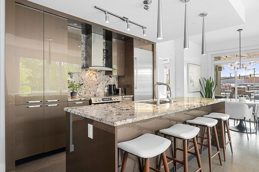 218 733 W 14th Street North Vancouver, BC - 7