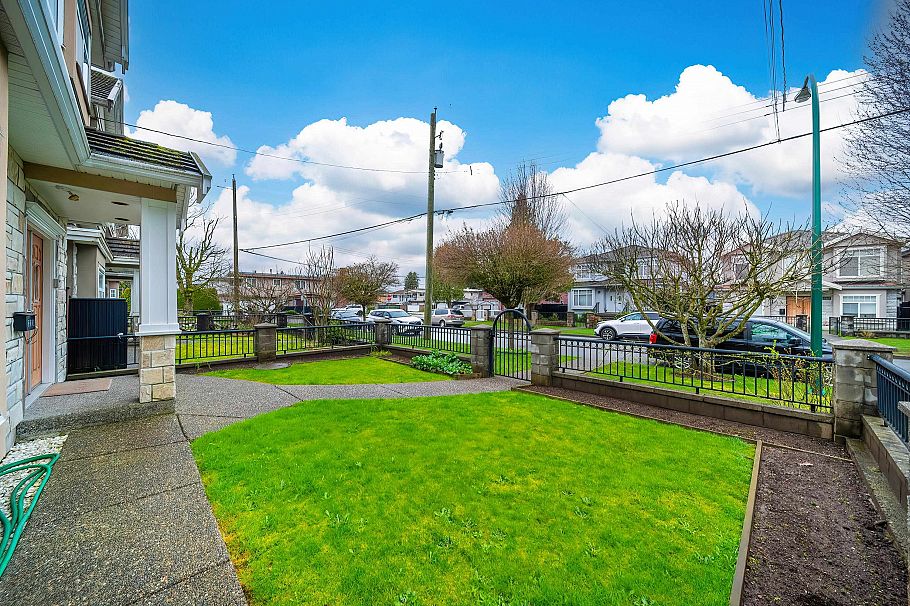 3320 E 43rd Avenue Vancouver, BC - 20