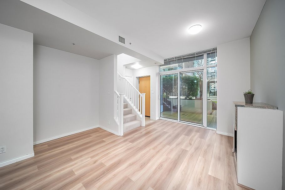 303 1211 Melville Street Vancouver, BC - 11