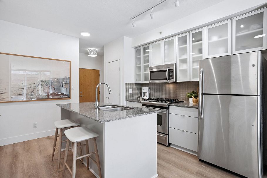 203 298 E 11th Avenue Vancouver, BC - 10