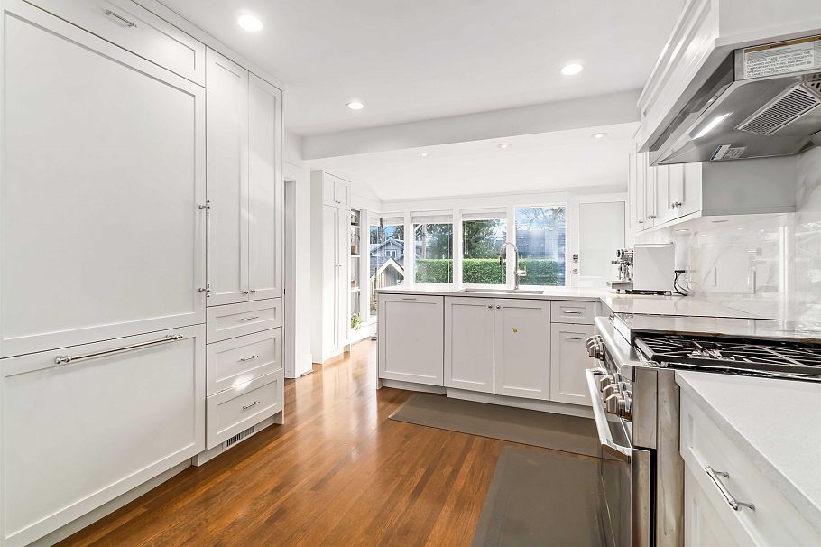 3322 W 38th Avenue Vancouver, BC - 9