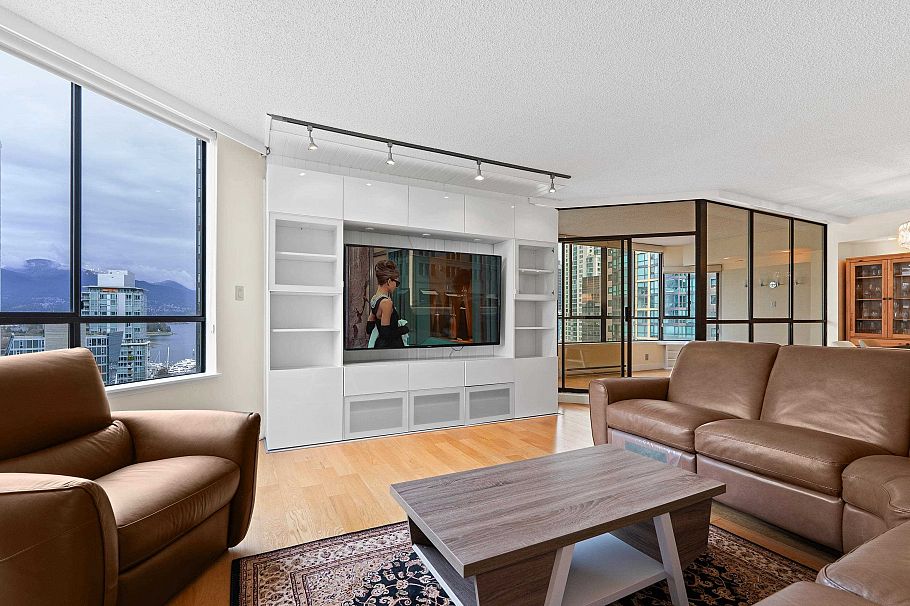 601 738 Broughton Street Vancouver, BC - 1