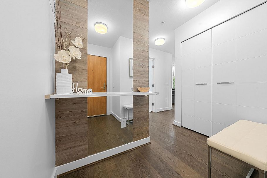 218 733 W 14th Street North Vancouver, BC - 23