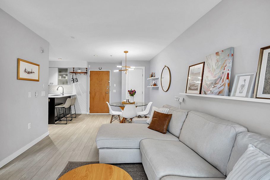 405 935 W 16th Street North Vancouver, BC - 4